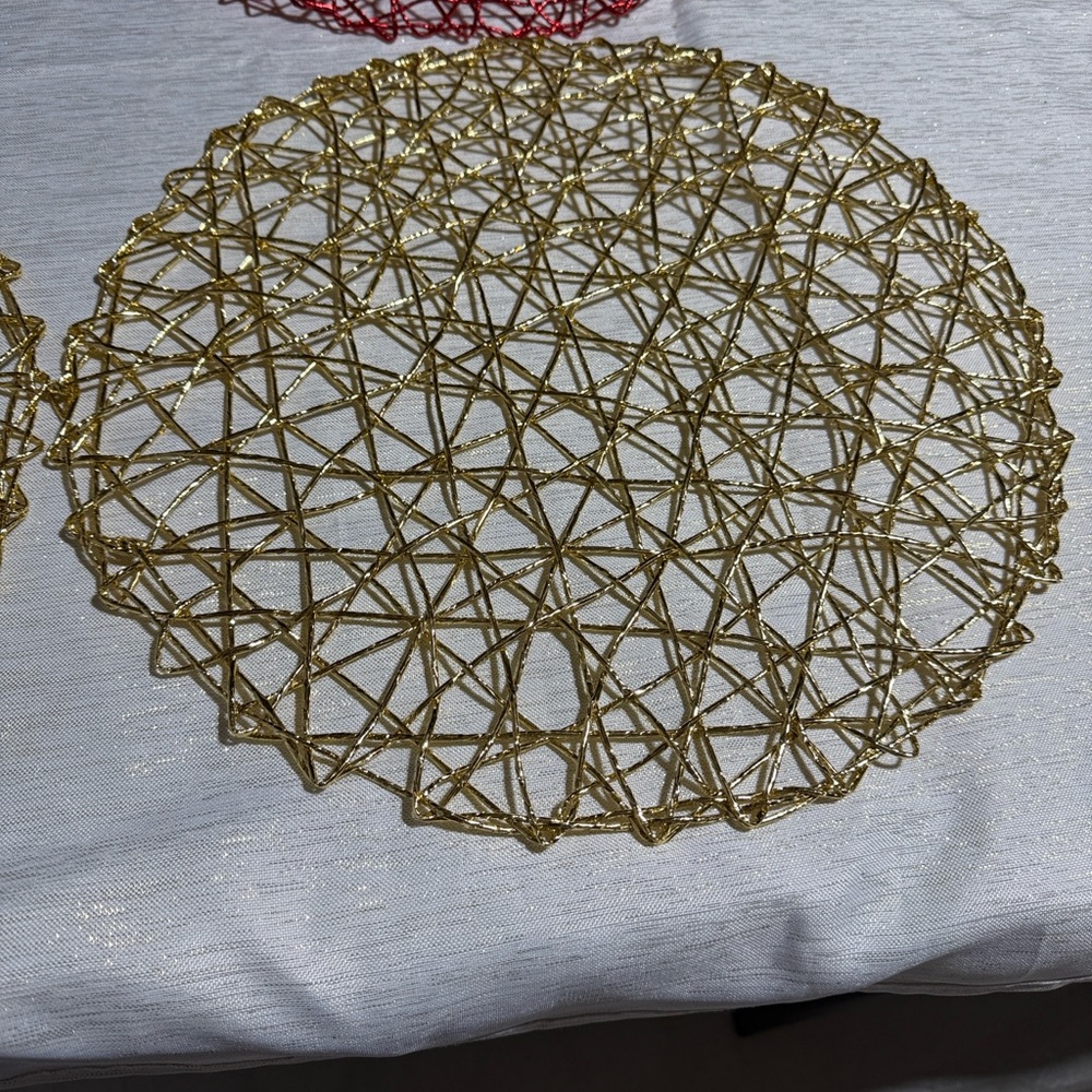 Home Collection Set Red or Set Golden Decorative Placemats.